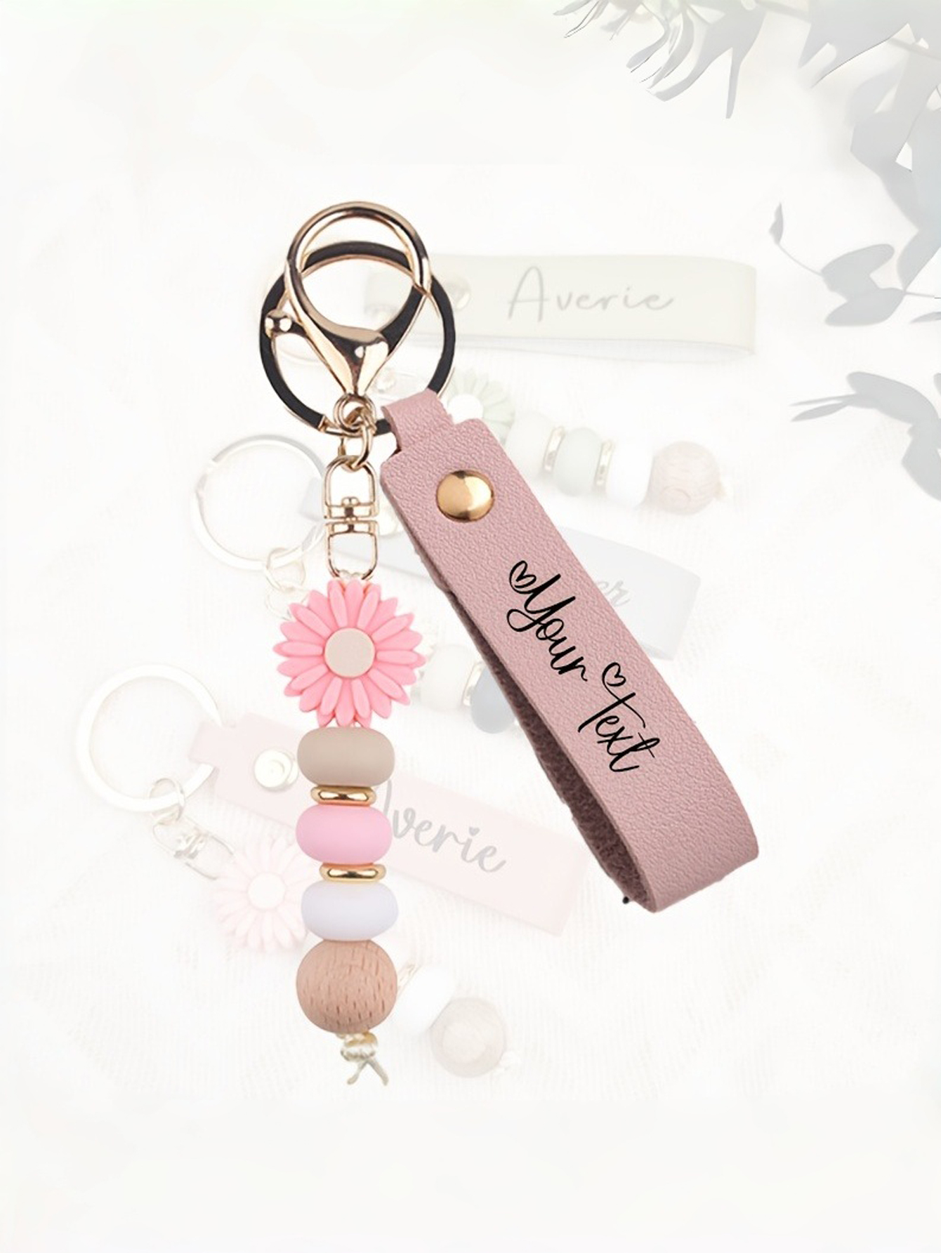 Customizable Daisy Beaded Keychain, an Elegant Gift for Women